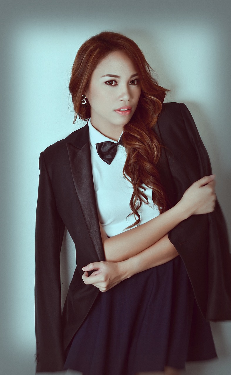 最新時(shí)尚女裝長款外套潮流趨勢，長款外套女裝新款亮相