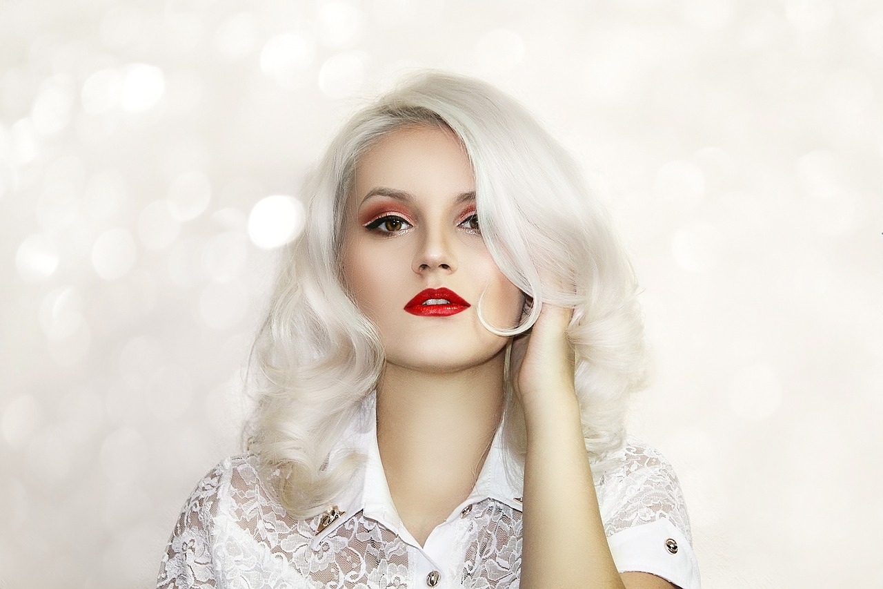 最新女中長(zhǎng)發(fā)燙發(fā)，時(shí)尚魅力的絕佳選擇