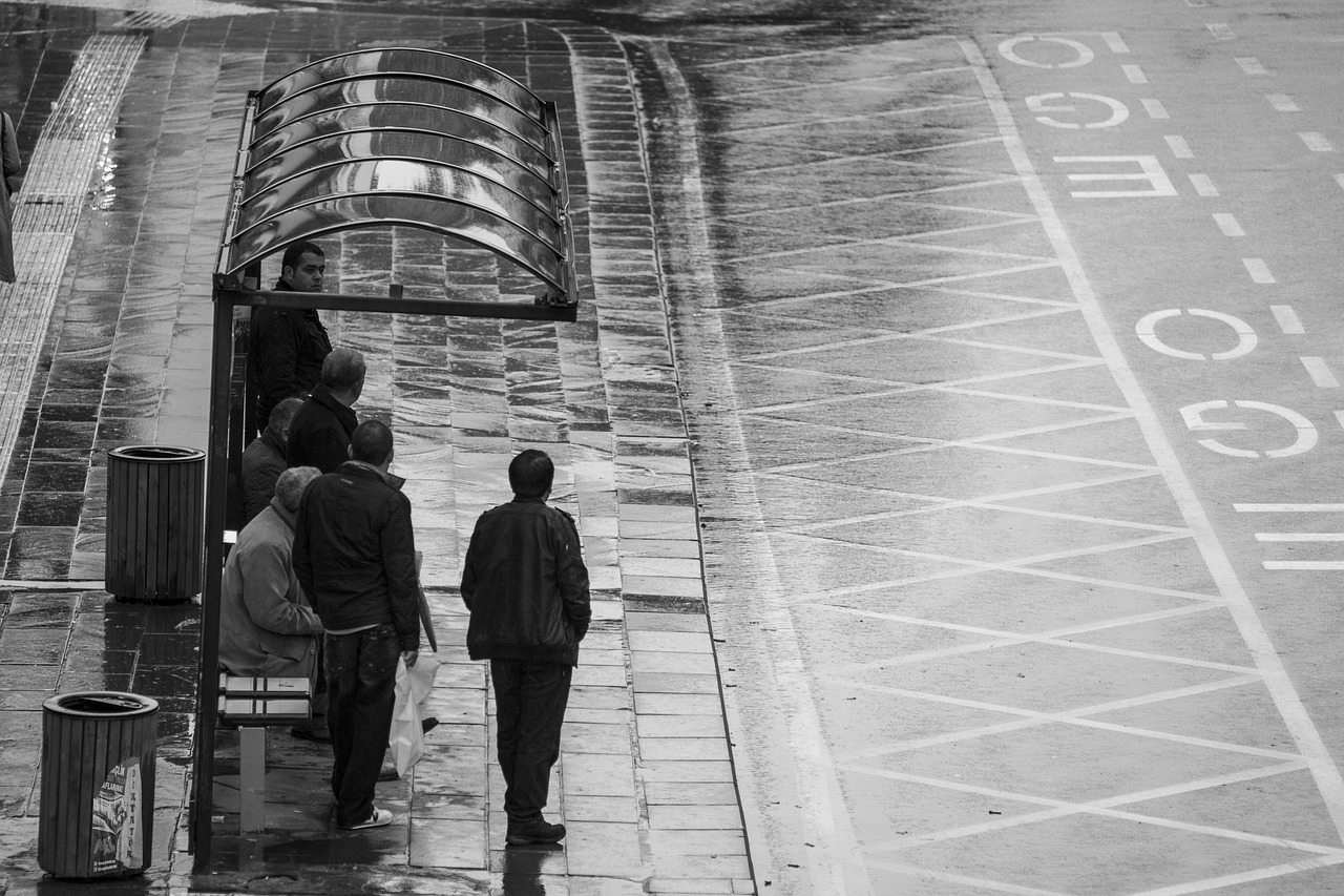 大叔適渴而止，都市溫情救贖的最新章節(jié)