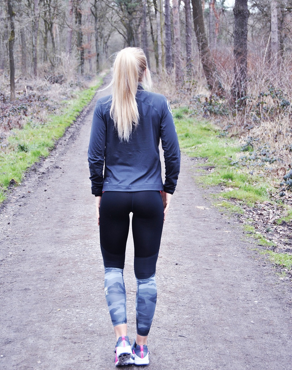 金發(fā)拉比最新動(dòng)態(tài)，時(shí)尚潮流的新領(lǐng)軍者閃耀登場(chǎng)