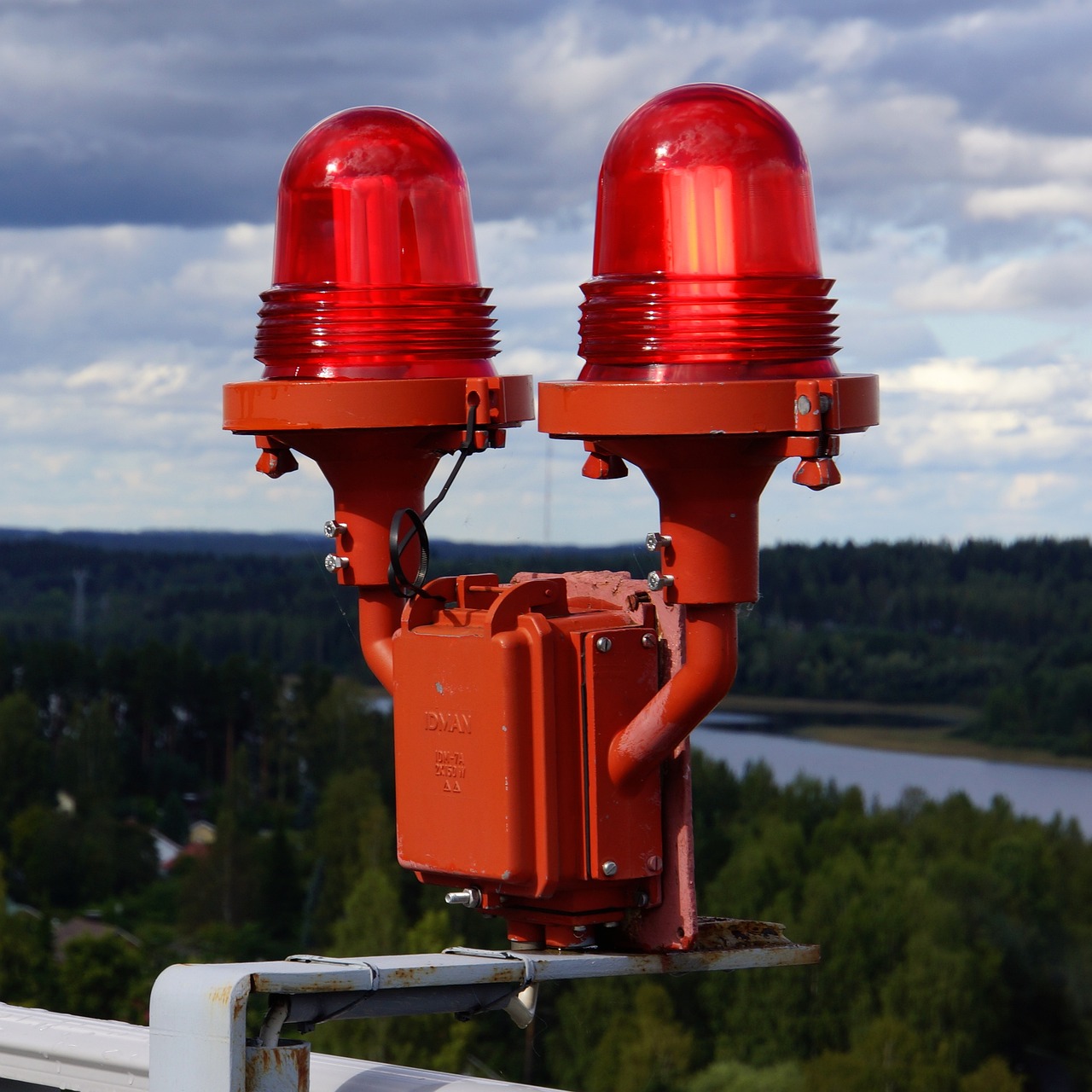 掛Q軟件最新動態(tài)與技術探討，涉及違法犯罪的警示