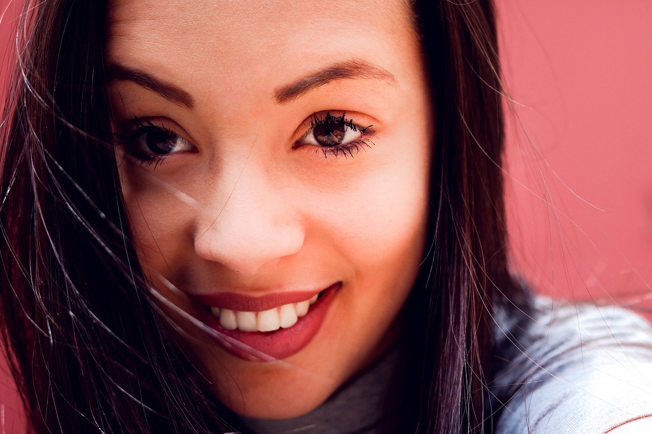 最新長(zhǎng)發(fā)女時(shí)尚潮流視頻，美麗展現(xiàn)的魅力風(fēng)采