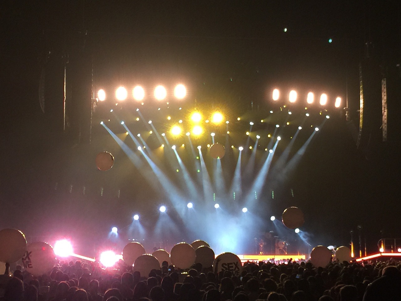 最新嗨曲名字的魅力與影響力，引領(lǐng)音樂(lè)潮流的脈搏