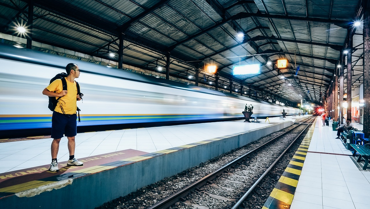 最新列車(chē)事件深度探究，原因分析與應(yīng)對(duì)之策