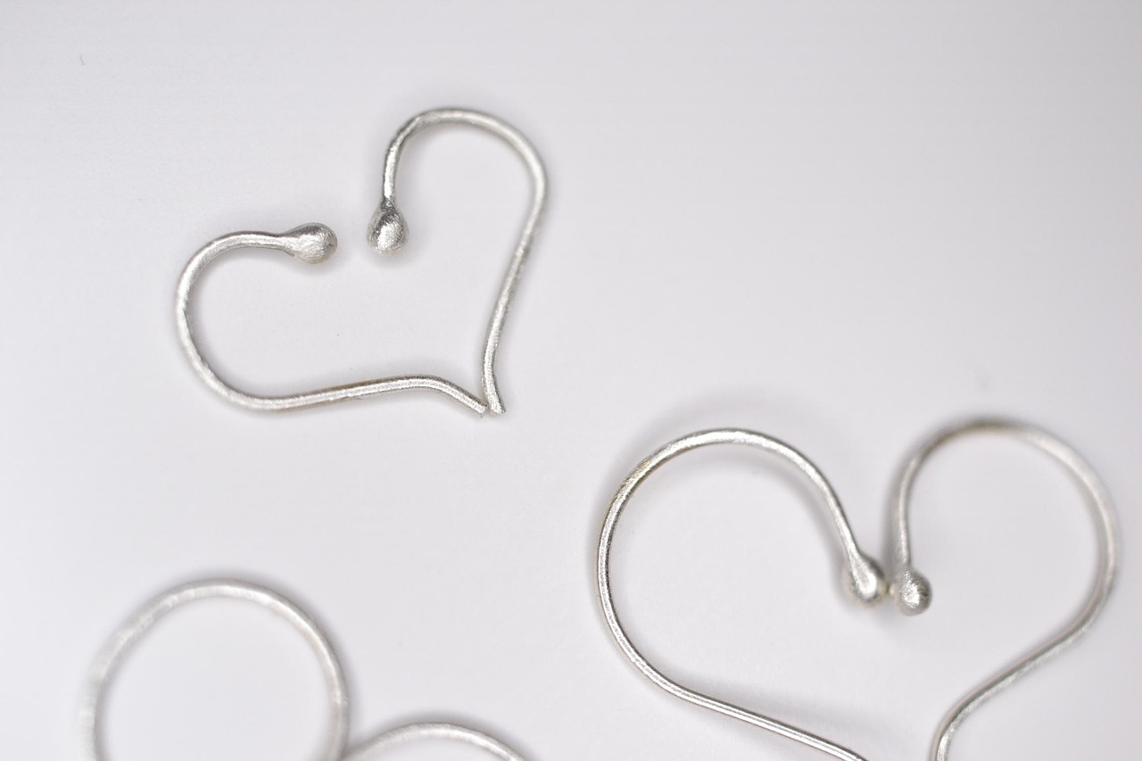 探索最新時尚潮流，2017年最新耳環(huán)的魅力與多樣性